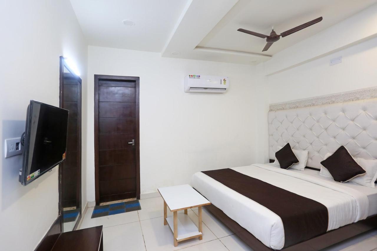 Oyo 18422 Central Grand Belanganj Exterior photo