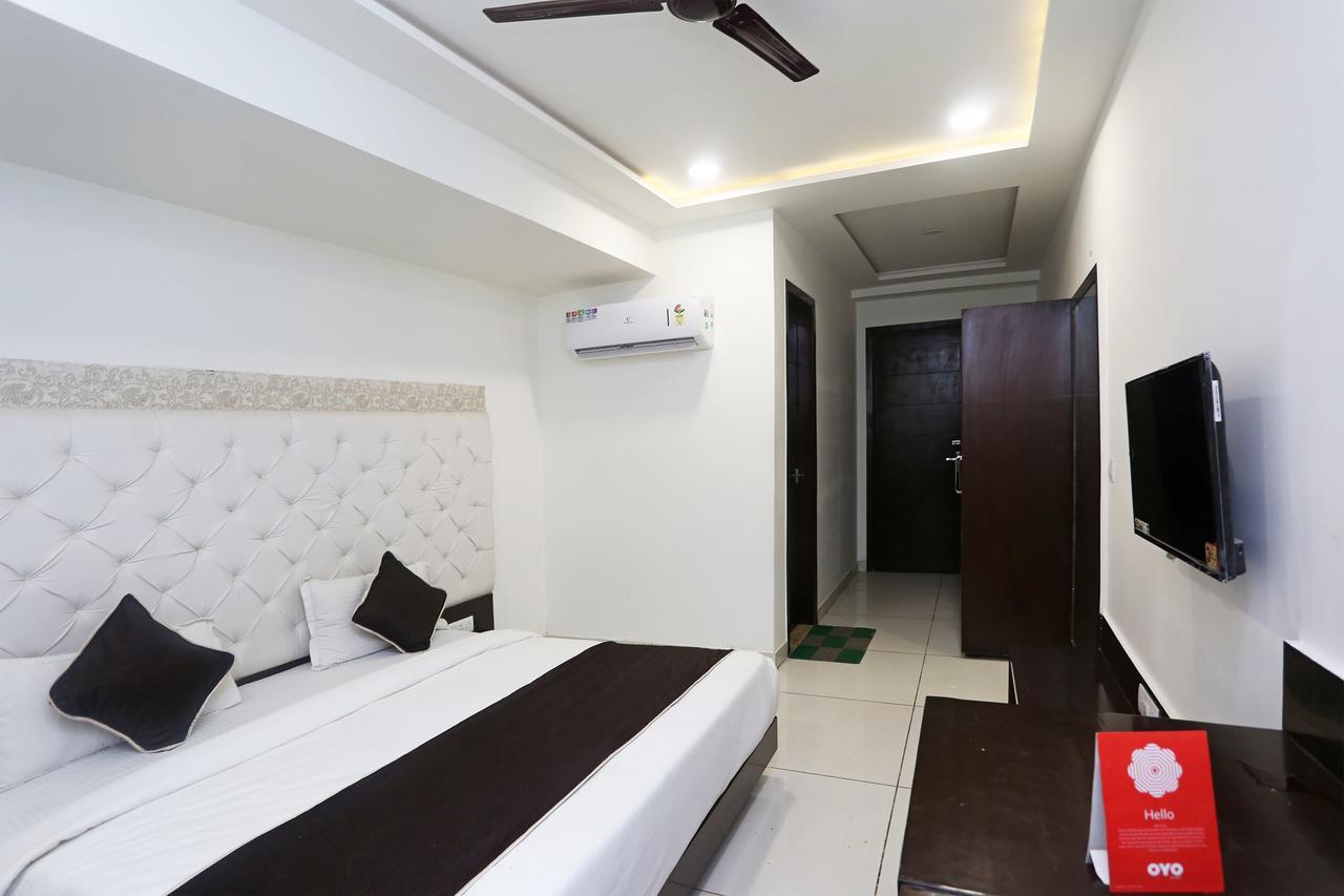 Oyo 18422 Central Grand Belanganj Exterior photo
